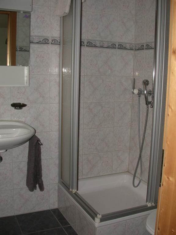 Hotel Reich Thusis Oda fotoğraf