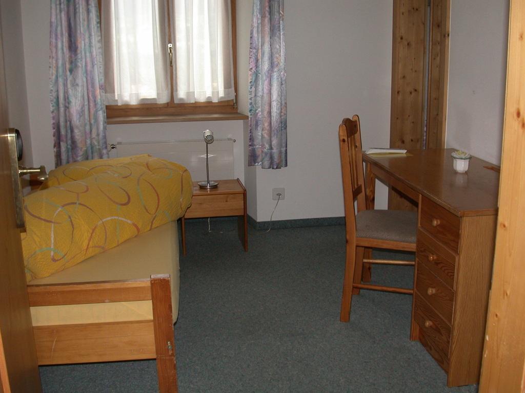 Hotel Reich Thusis Oda fotoğraf
